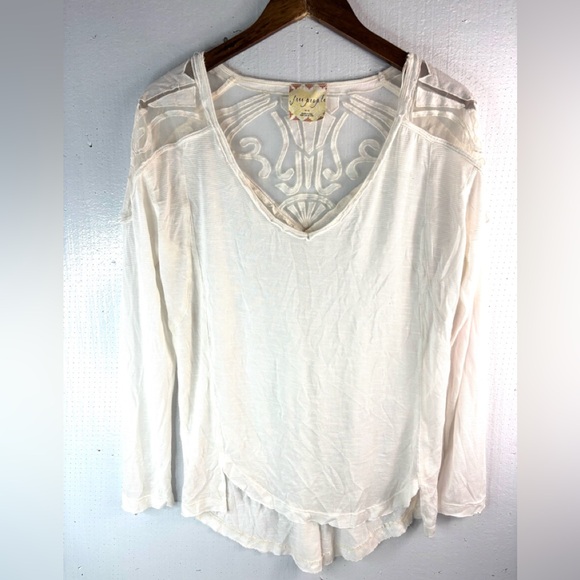 Free People Tops - Free People M Boho Lace Trim V-Neck Long Sleeved Top in Off-White
